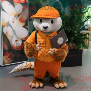 Orange Pangolin maskot...