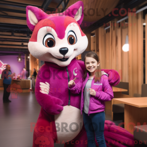 Magenta Marten maskot...