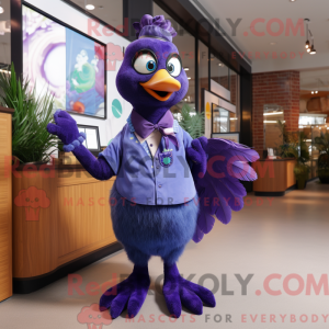 Máscara de pavão roxo com...