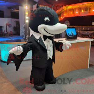 Cream Killer Whale maskot...