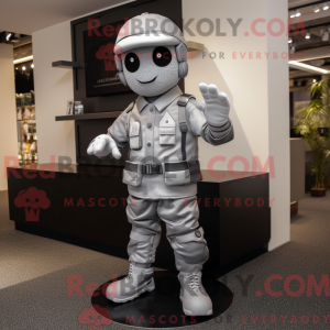 Sølv Para Commando maskot...
