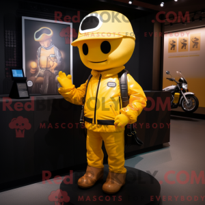 Personaggio mascotte giallo...
