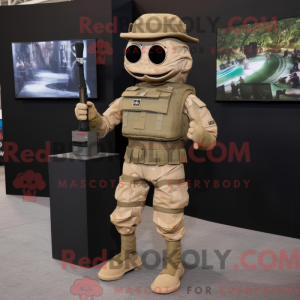 Tan Para Commando maskot...