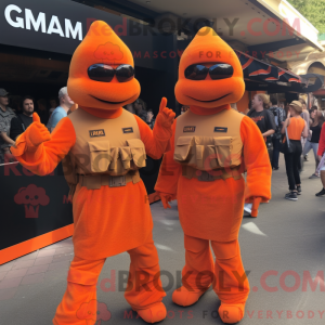 Orange Para Commando maskot...