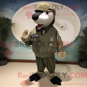 Olive Dolphin Maskottchen...