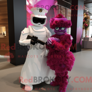 Magenta Commando maskot...