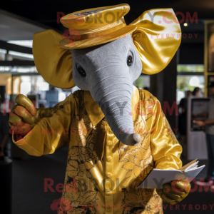 Máscara de elefante dourado...