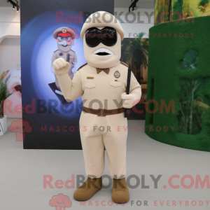 Beige Commando maskot...