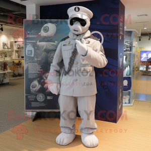 Silver Navy Soldier maskot...