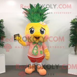 Peach Pineapple maskot...