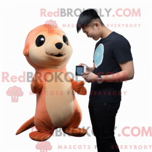 Peach Sea Lion maskot...