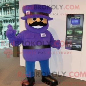 Personaggio mascotte viola...