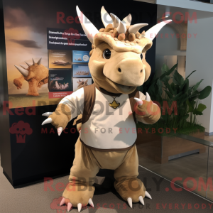 Beige Triceratops maskot...