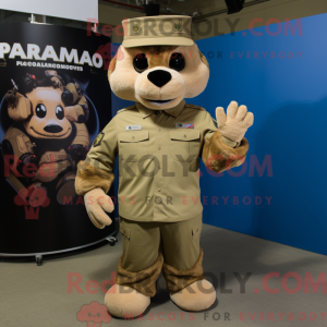 Tan Para Commando maskot...