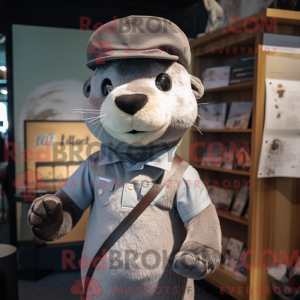 Gray Otter maskot kostume...