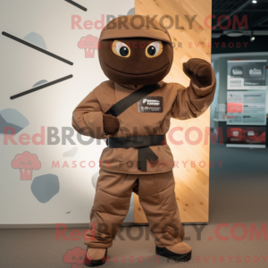 Brun Ninja-maskotdraktfigur...