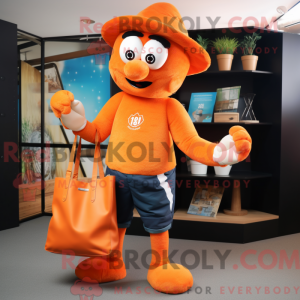 Orange Stilt Walker maskot...