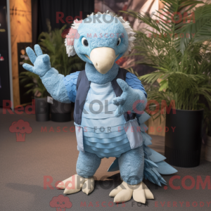 Sky Blue Pangolin maskot...