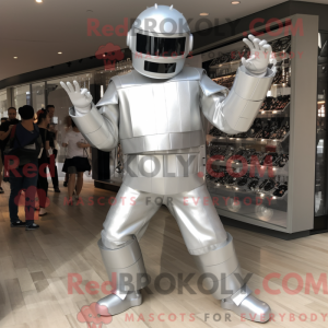 Sølv men maskotdraktfigur...