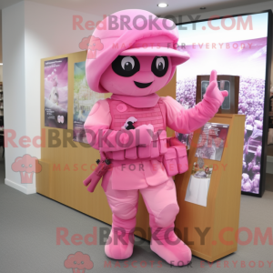 Pink Commando maskot...