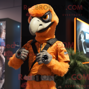 Orange Deinonychus maskot...
