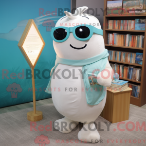 Creme Narwhal maskot...