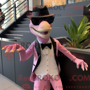 Personagem de máscara de...
