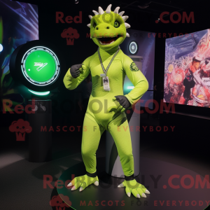 Personagem de máscara de...