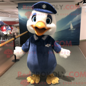 Maskottchenfigur eines Navy...