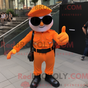 Maskotkarakter af en Orange...