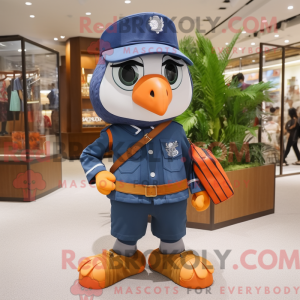 Personagem de máscara de um...