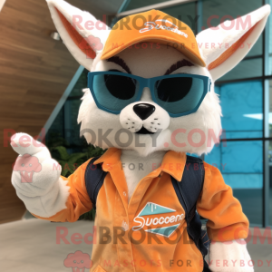 Personagem de máscara de...