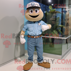 Personagem de máscara de...