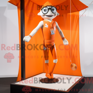 Maskotfigur af en orange...