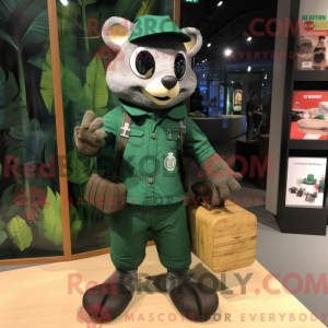Personagem de máscara de...