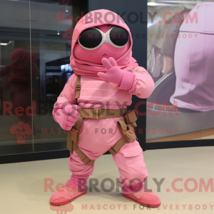 Maskotkarakter av en Pink...