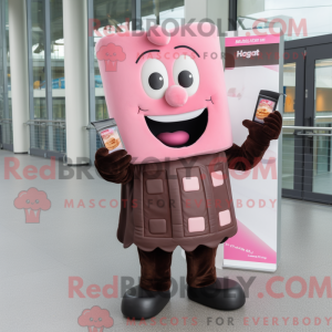 Personagem de máscara de...