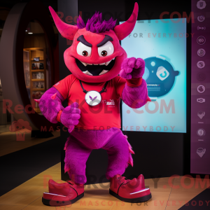 Maskotfigur af en magenta...