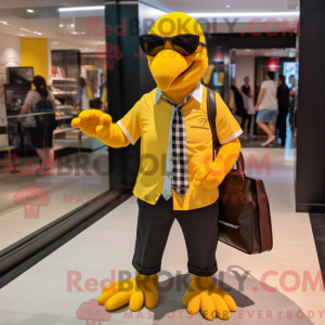 Personagem de máscara de...