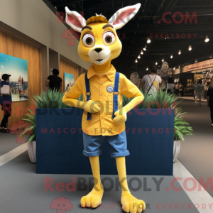 Maskot karakter af en gul...