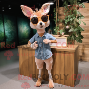 Postava maskota Peach Deer...