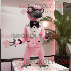 Maskotkarakter af en Pink...