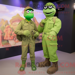 Maskotfigur av en limegrön...