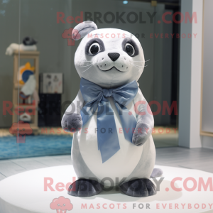 Maskottchen einer Robbe mit...