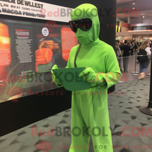 Personagem de máscara de...