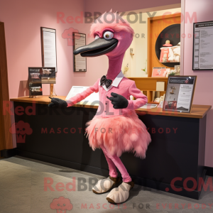 Maskotkarakter av en rosa...