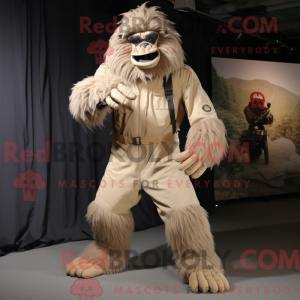 Maskotkarakter af en beige...