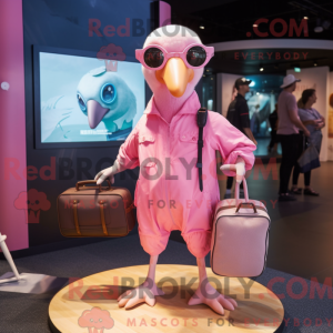 Maskotfigur av en rosa...