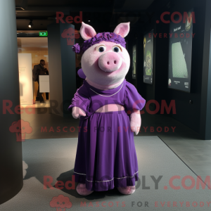 Maskottchenfigur eines lila...