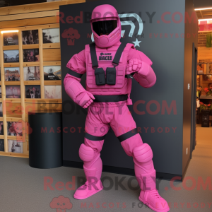 Maskotkarakter af en Pink...